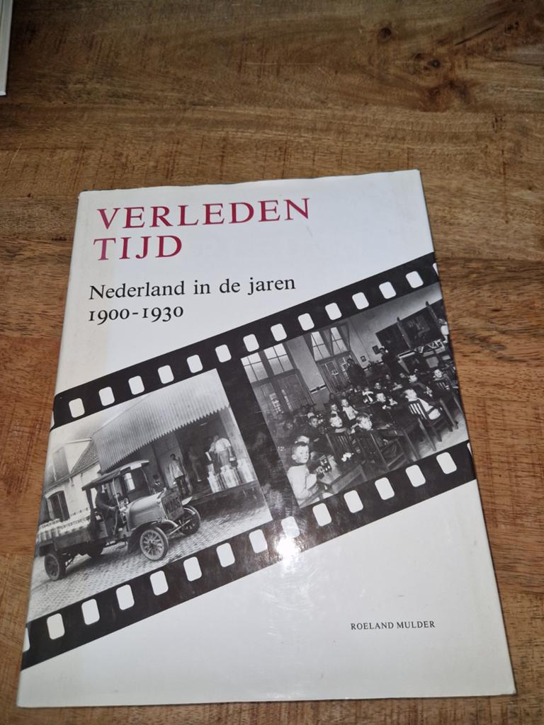 Verleden tijd, Boeken, Ophalen of Verzenden, Zo goed als nieuw