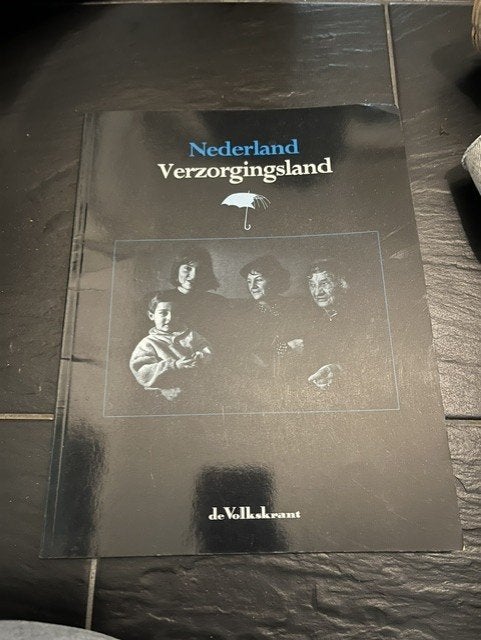 Boek Nederland verzorgingsland, Ophalen of Verzenden, Zo goed als nieuw