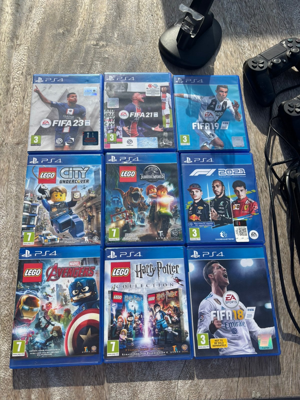 Foto 3 van Ps4 met games en controllers