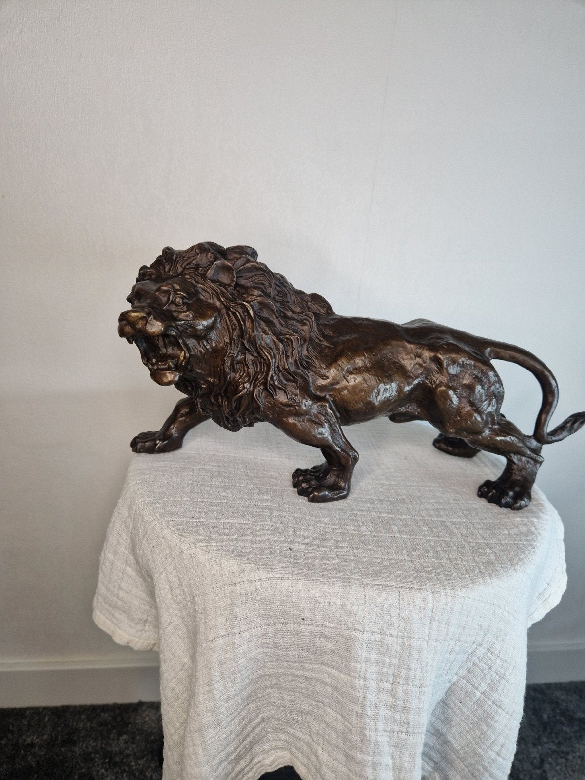 Bronzen leeuw beeld - gesigneerd C. Valton, Ophalen, Gemerkt, 20 - 50 cm, Beeld