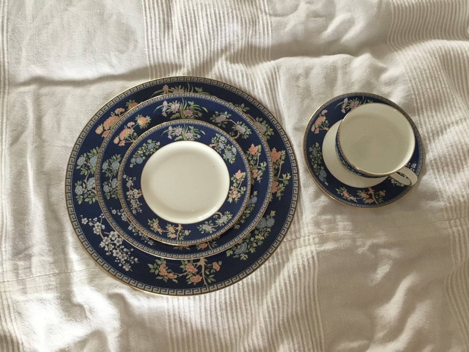 Wedgwood Blue Siam Servies - Borden en Kop en Schotel, Ophalen of Verzenden, Zo goed als nieuw, Porselein, Compleet servies