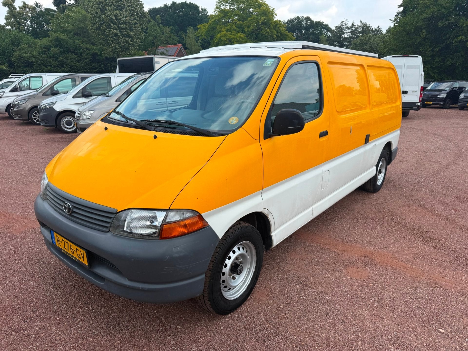 Toyota HIACE 2.5 D4-D 90 LANG Complete en Betrouwbare Camper, Caravans en Kamperen, Overige merken, Buscamper of Camperbus, Bedrijf