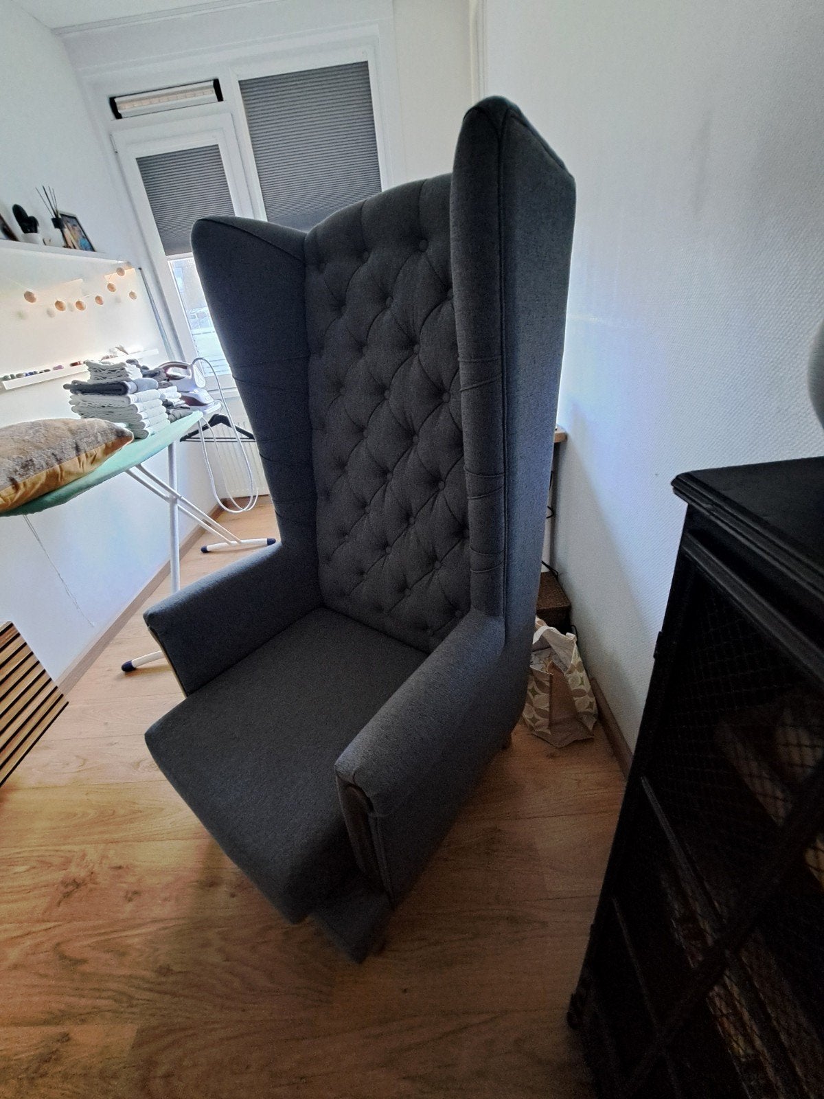 Grijze oorfauteuil met knopen, Ophalen, Gebruikt, 75 tot 100 cm, Stof