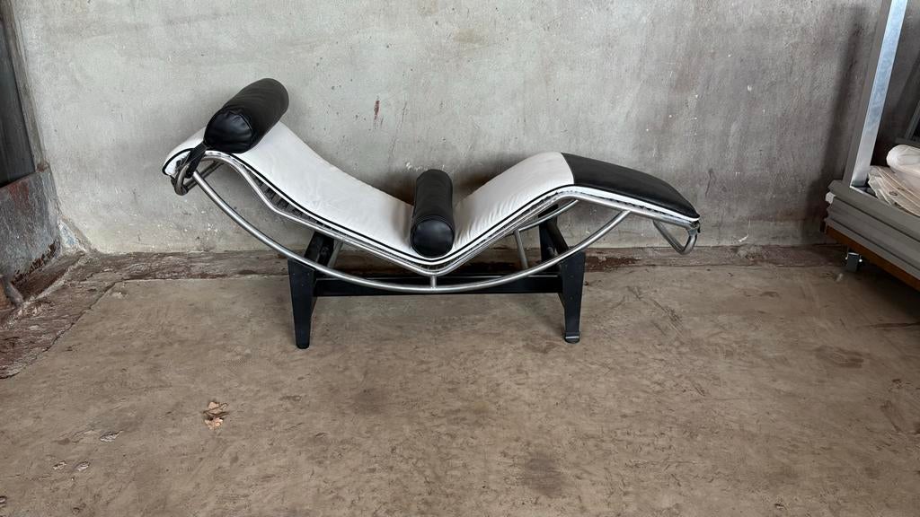 Le Corbusier LC4 Chaise Longue - Zwart/Wit, Ophalen