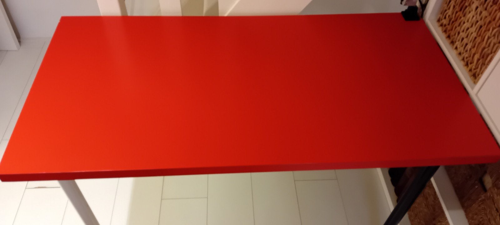 IKEA Vika Amon Tafel met Adils Poten - Rood/Diverse kleuren, Ophalen, Overige materialen, Gebruikt, Modern, Speels