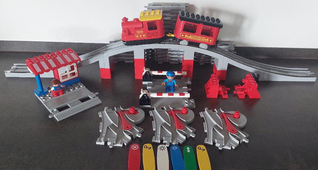 duplo trein werkt op app,  3 wissels en 30 rails, Ophalen of Verzenden, Gebruikt, Duplo