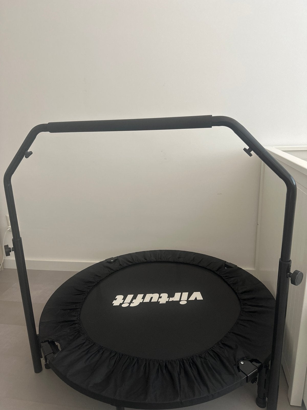 VirtuFit Mini Trampoline met Handgreep - Zwart, Ophalen, Zo goed als nieuw, Benen, Overige typen