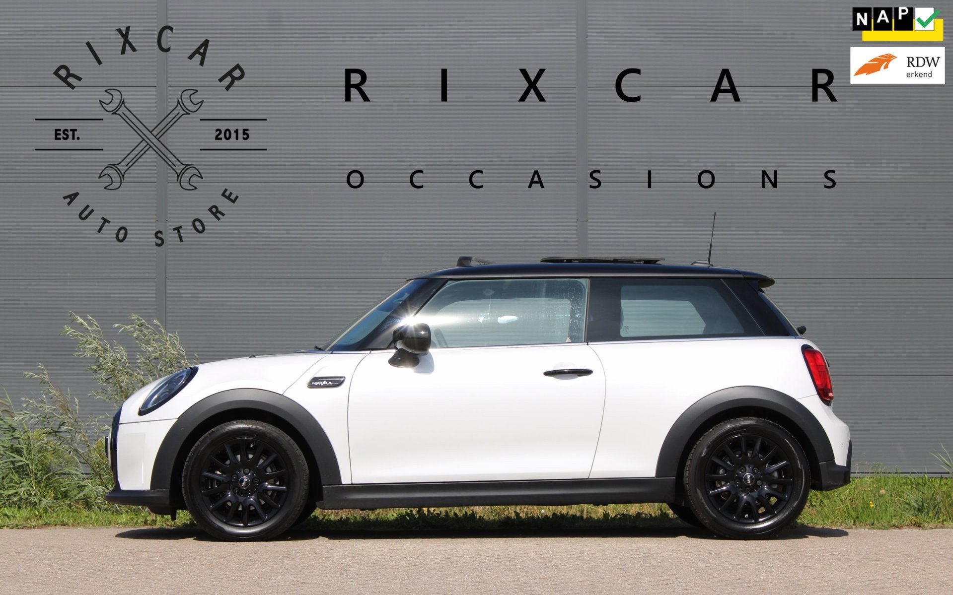 Mini 3-Deurs 1.5 Cooper Camden Edition Automaat Panodak NIEU, Auto's, 136 pk, Gebruikt, 4 stoelen, Leder en Stof