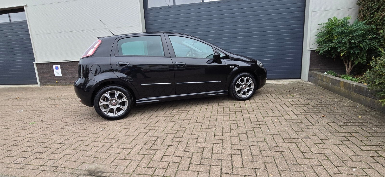 Foto 22 van Fiat Punto 0.9 Twinair74KW 5DR 2015 ,Carplay,Grote beurt,apk