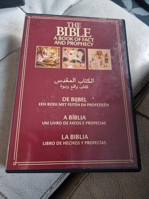 De Bijbel: Een Boek met Feiten en Profetieën (DVD), Boeken, Ophalen of Verzenden, Gelezen, Onbekend, Christendom | Katholiek