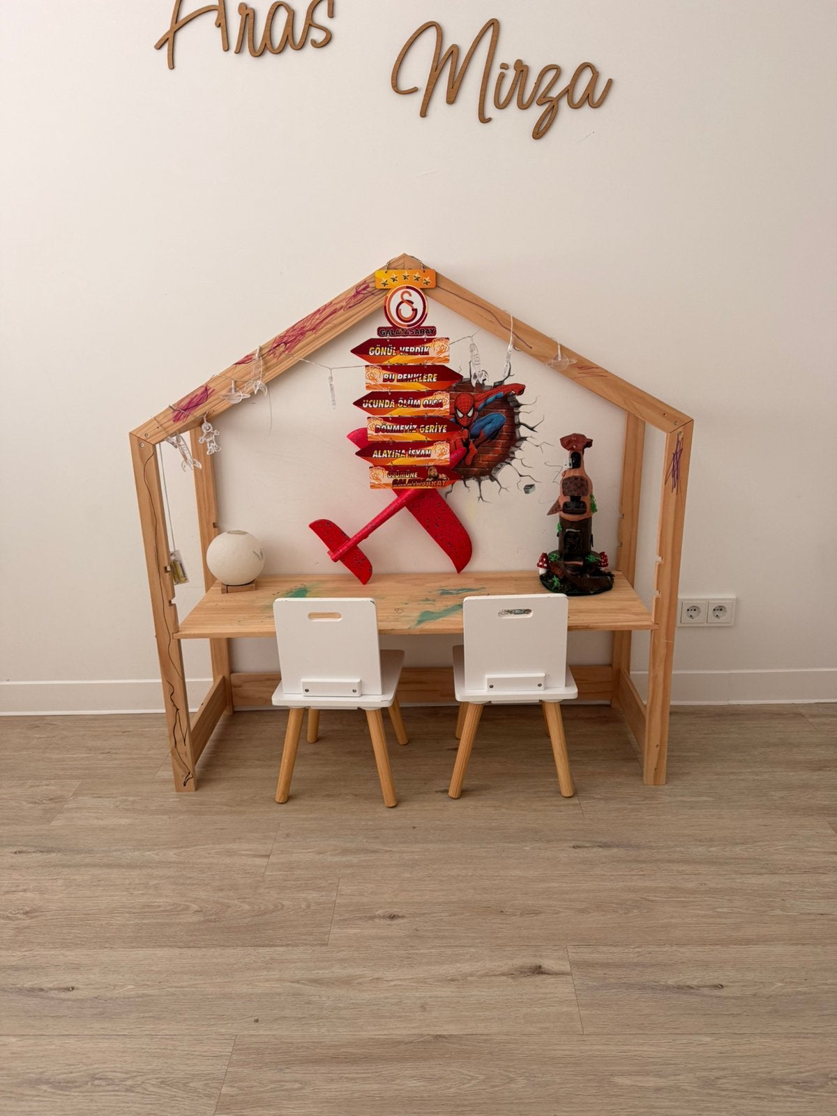 Kindertafel met stoeltjes, Kinderen en Baby's, Kinderkamer | Tafels en Stoelen, Ophalen, Gebruikt, Tafel(s)