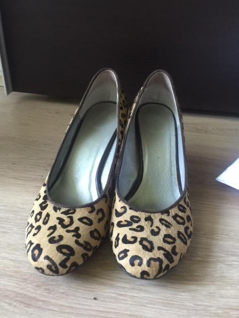 De Bijenkorf pump hakken schoenen cheetah dierenprint 39, Pumps, Beige, Bijenkorf, Nieuw