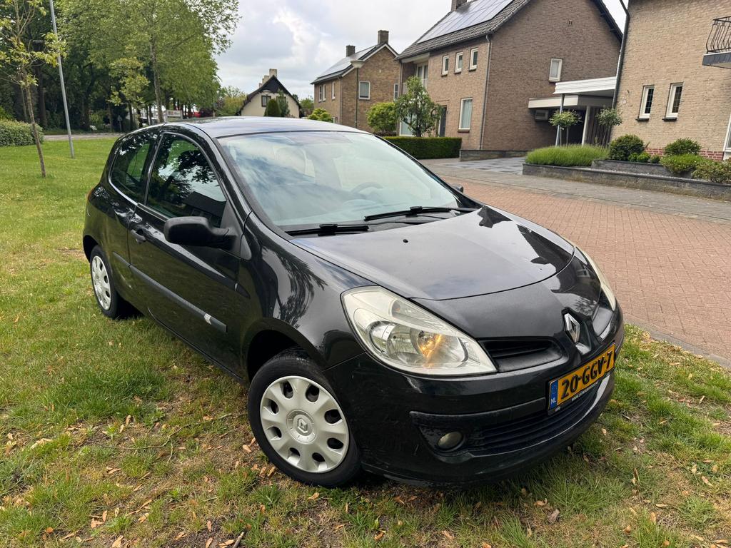 Renault Clio 1.2 16v NW Apk Lees tekst, Auto's, Particulier, Te koop