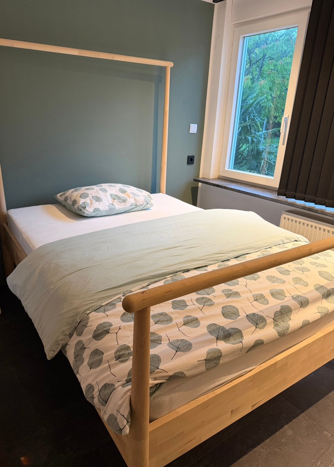 Gjöra bed van Ikea 140x200 berken., Huis en Inrichting, Ophalen, Beige, 140 cm, Zo goed als nieuw