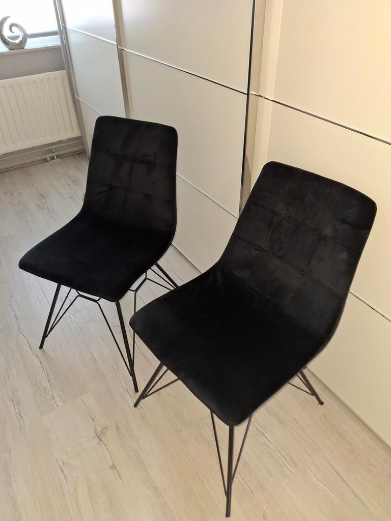 Twee zwarte fluwelen stoelen van Label51, Ophalen