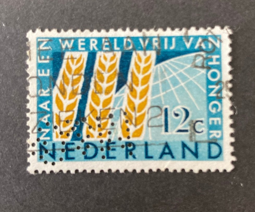 Perfin M&Co 3 in nvph 784, Ophalen of Verzenden, Gestempeld