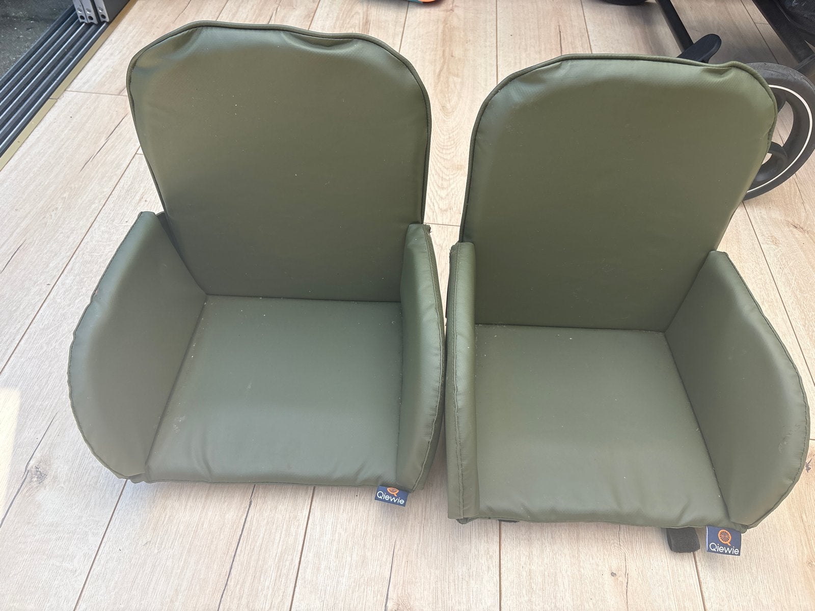 Set van 2 Qiewie kleuterzitjes - Groen, Ophalen, Gebruikt