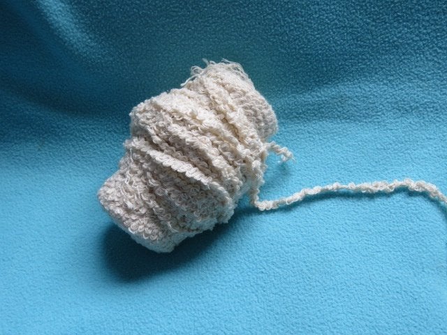 Dik cremekleurig katoenen bouclé garen 215 gram NIEUW, Hobby en Vrije tijd, Breien en Haken, Ophalen of Verzenden, Nieuw, Breien of Haken