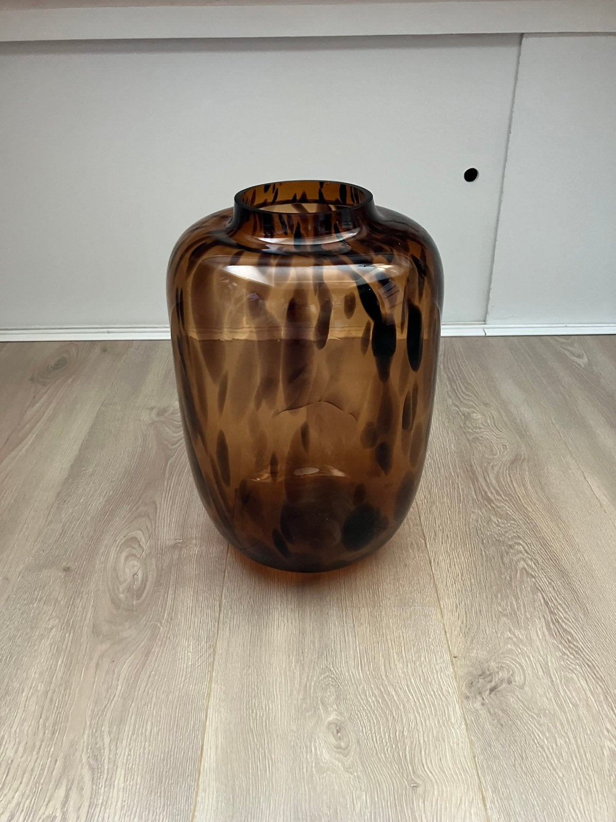 Bruine glazen vaas 43x27, Huis en Inrichting, Ophalen of Verzenden, Zo goed als nieuw