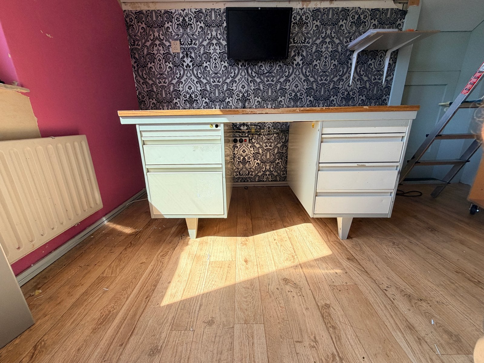 Gratis Metalen Bureau 150x75x78 cm, gedemonteerd, Ophalen, Demontabel, Gebruikt
