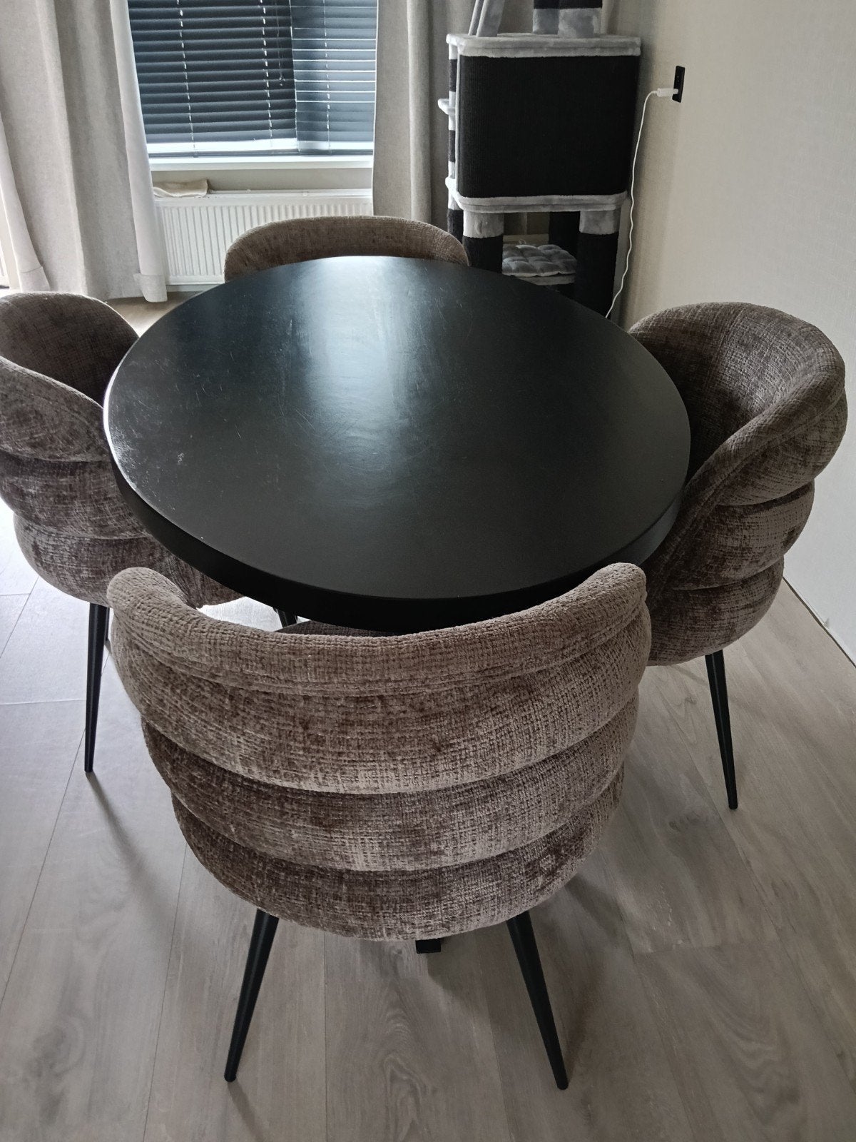 ovalen zwarte eettafel, Huis en Inrichting, Tafels | Eettafels, Ophalen, Gebruikt, Vier personen, Ovaal