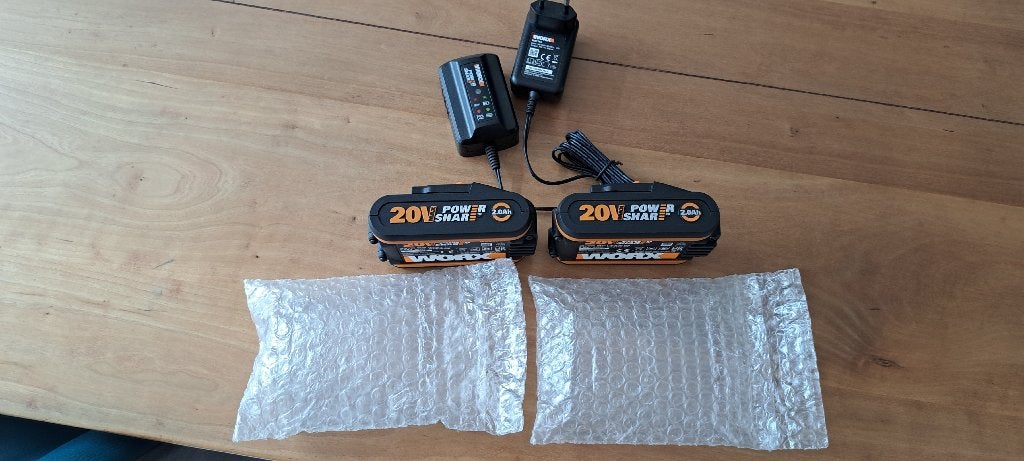 2 nieuwe accu's voor Worx gereedschap + lader, Ophalen, Overige typen, Nieuw, Minder dan 400 watt