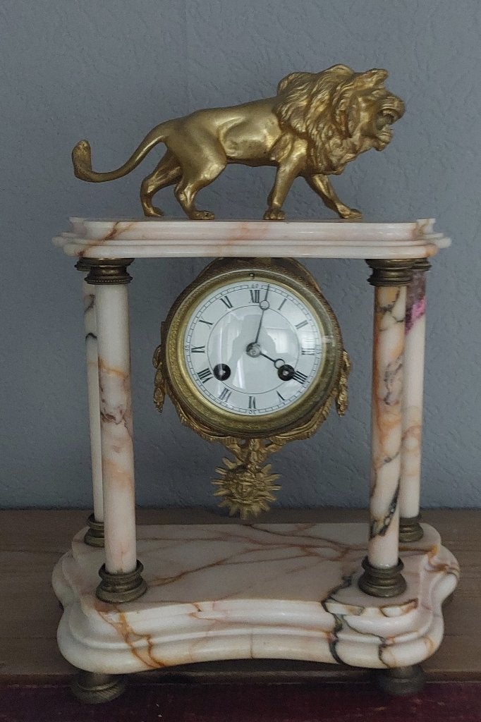 Antiek FRANSE PENDULE, marmer met bronzen LEEUW, Ophalen