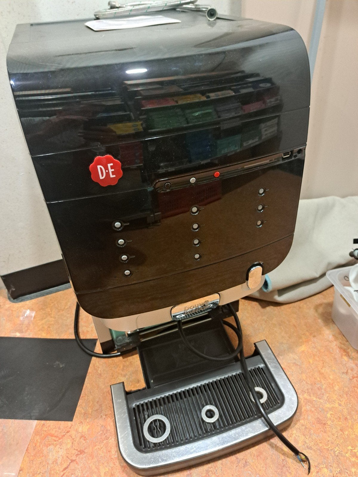 Douwe Egberts Professionele Koffiemachine, Gebruikt, 10 kopjes of meer, Koffiemachine, Gemalen koffie