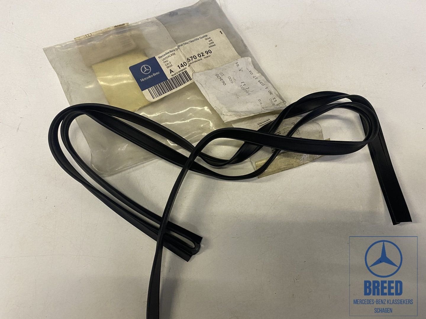 NOS rubber sierlijst achterraam rechts Mercedes-Benz W140, Auto-onderdelen, -, Nieuw, Ophalen of Verzenden, -