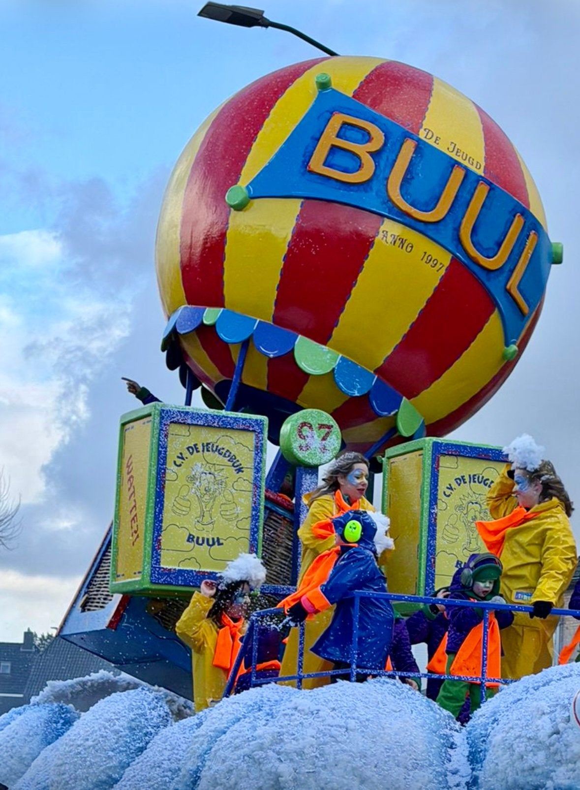 Foto 7 van Luchtballon carnaval carnavakswagen loopgroep optocht