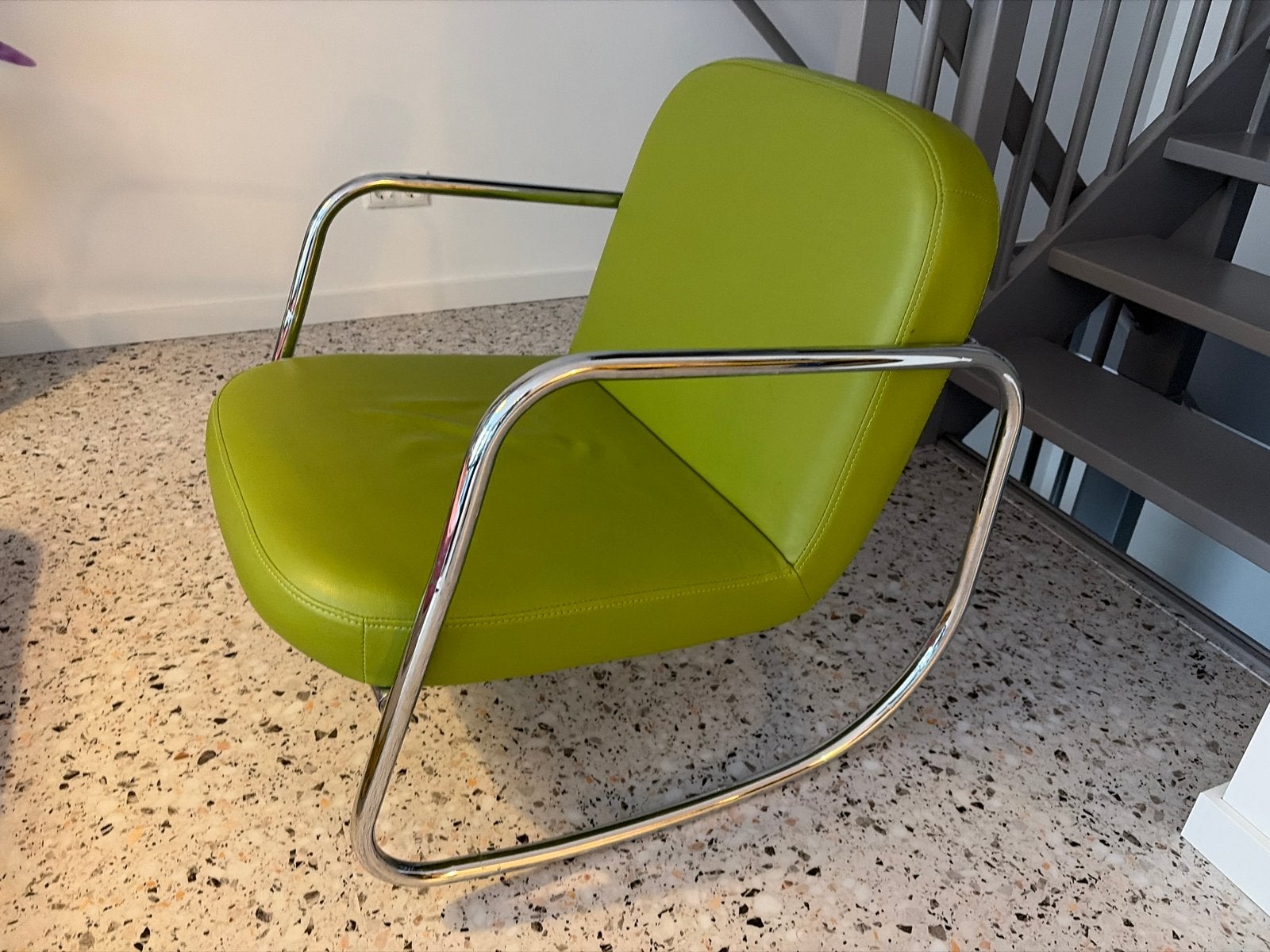 Groene schommelstoel met chromen frame, Ophalen, Gebruikt, 75 tot 100 cm, Metaal