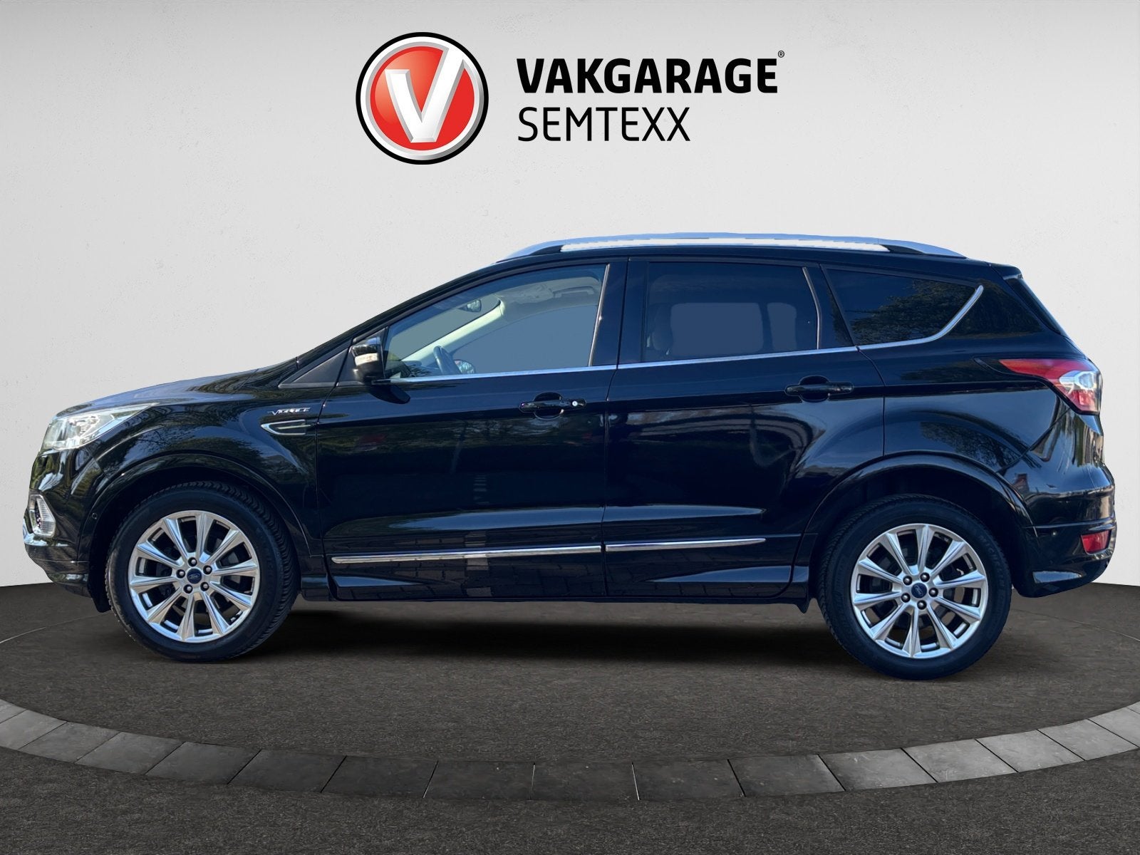 Ford Kuga 1.5 EcoBoost Vignale ! | All-Season | Clima | Came, Auto's, Ford, Euro 6, 4 cilinders, Zwart, Leder