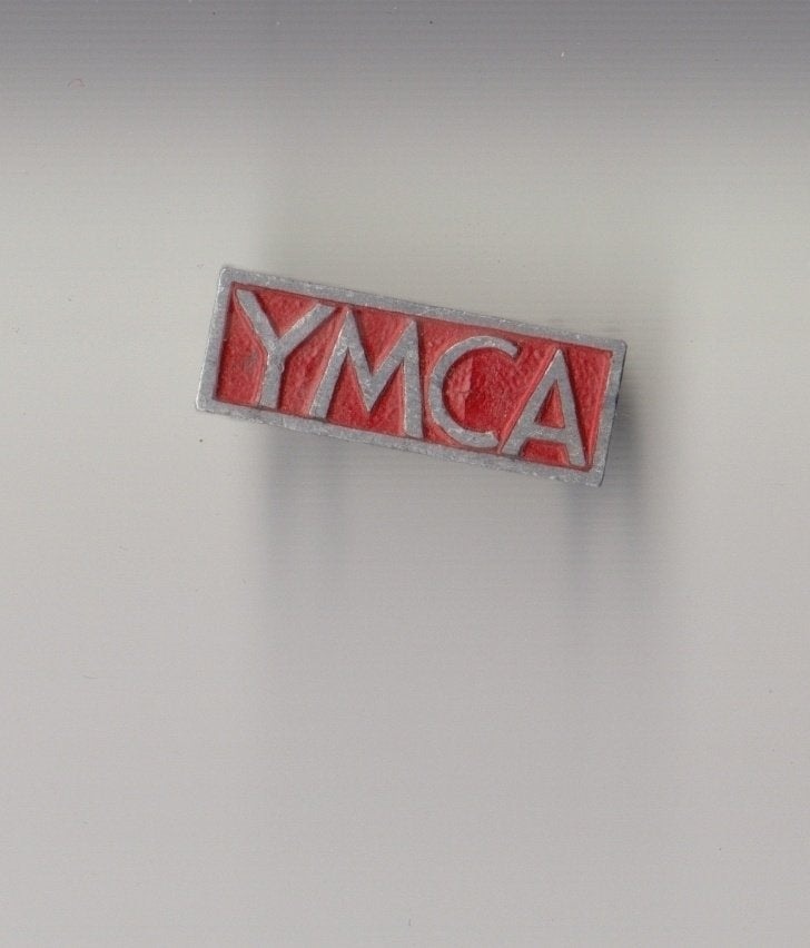 YMCA broche, Verzamelen, Gebruikt, Niet vindbaar, Niet vindbaar, Speldje of Pin