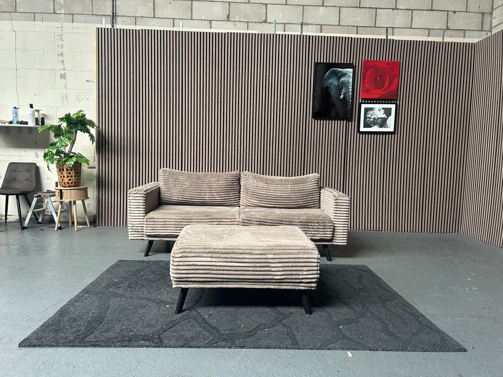 GRATIS LEVERING Ribstof Bank + Poef Grijs 210X86 GEREINIGD, Huis en Inrichting, Banken | Bankstellen, Tweepersoons, 75 tot 100 cm