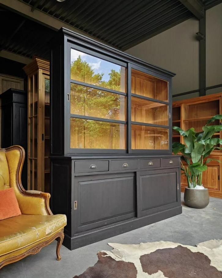 Stoere, industriële buffetkast ~ zwarte vintage vitrine #539