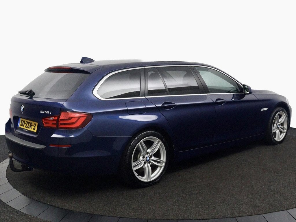 BMW 5-serie Touring 528xi Executive blauw, Auto's, BMW, Automaat, Gebruikt, 4 cilinders, 2000 kg
