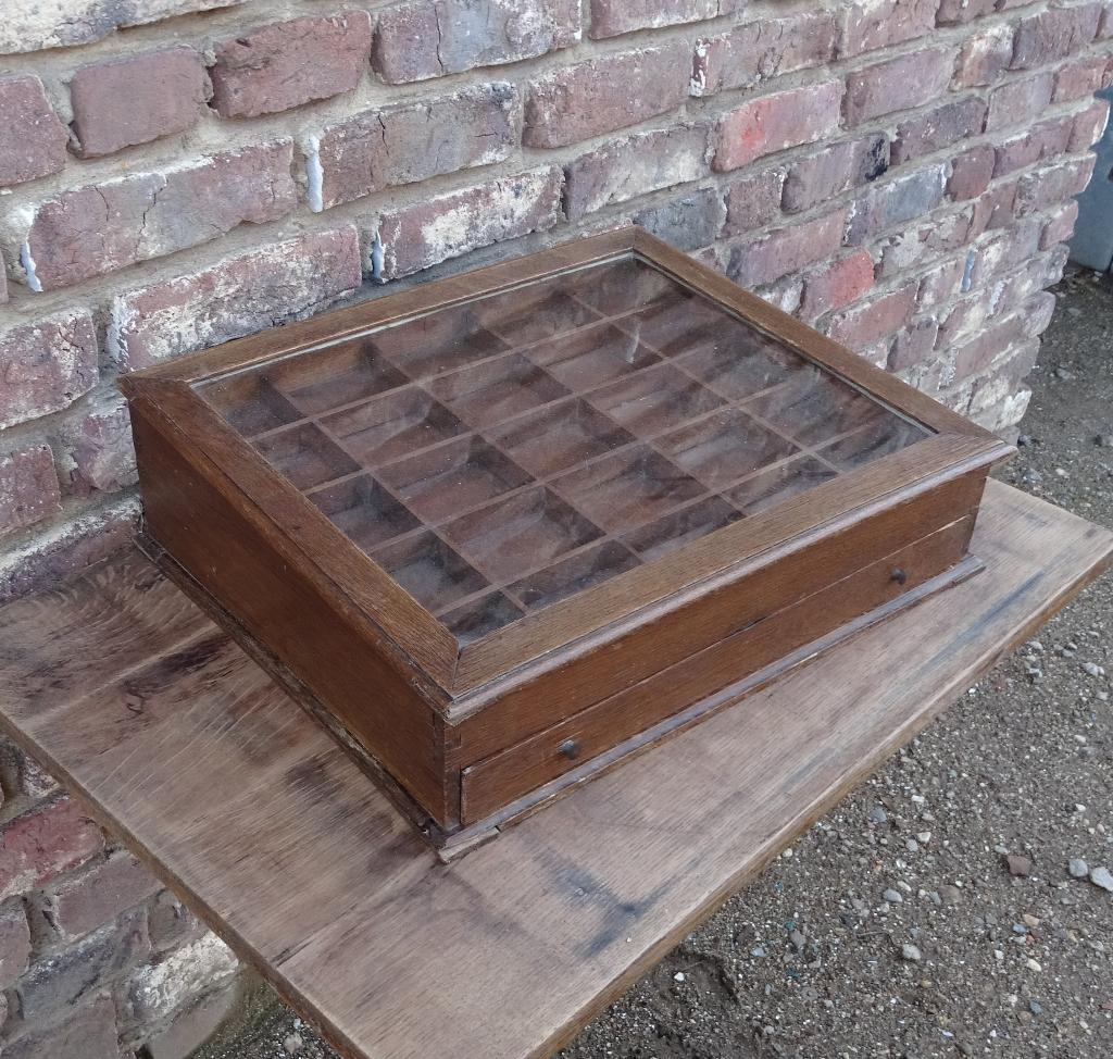 antiek eikenhouten toonkastje vitrinekast fourniturenkast, Antiek en Kunst, Curiosa en Brocante, Ophalen