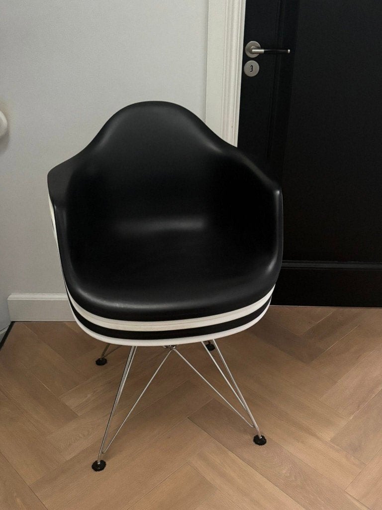 8x Vitra Eames DAR stoel   € 900,, Ophalen, Overige materialen, Wit, Zo goed als nieuw
