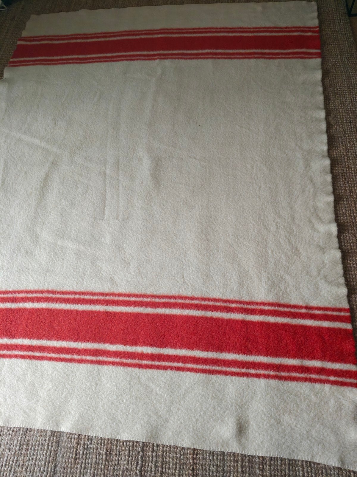 2 Vintage wit wollen dekens rode streep Koninklijke Marine, Ademend, Wit, Ophalen of Verzenden, Wol