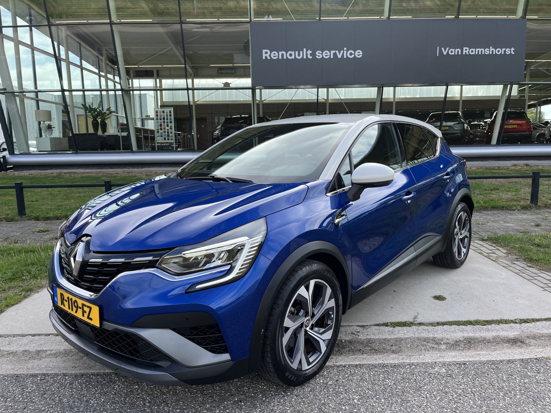 Renault Captur 1.6 E-Tech Hybrid 145PK R.S. Line / Dealer on, Auto's, Blauw, Bedrijf, SUV of Terreinwagen, Te koop