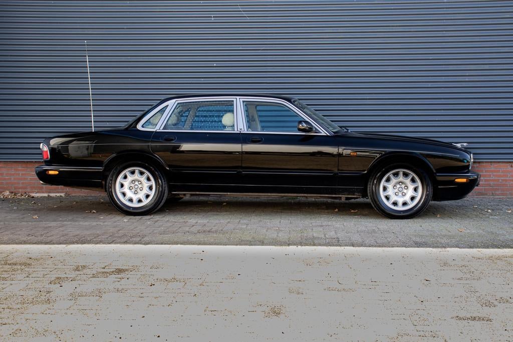 Jaguar XJ SOVEREIGN 4.0 V8 (bj 2000, automaat), Automaat, Bedrijf, 284 pk, 5 stoelen