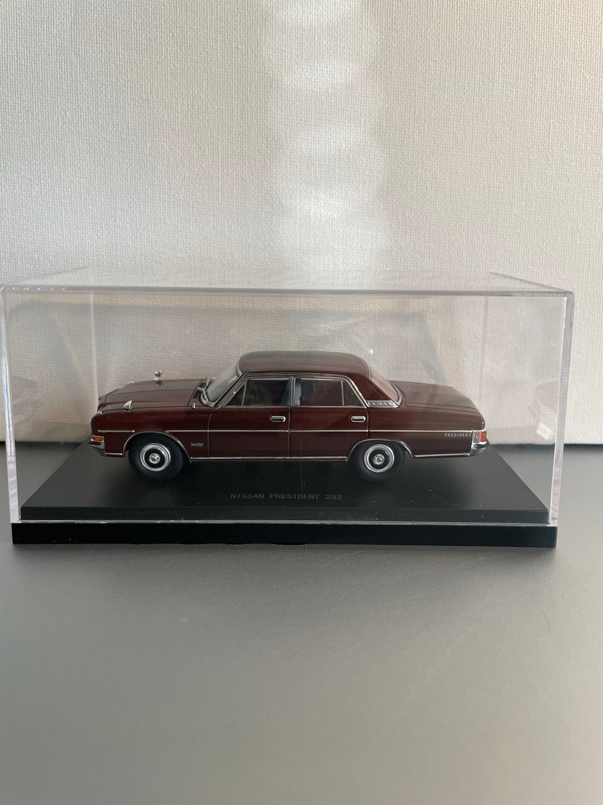 EBBRO Nissan President 252 Modelauto - Zo goed als nieuw, Ophalen of Verzenden, Nieuw, Auto
