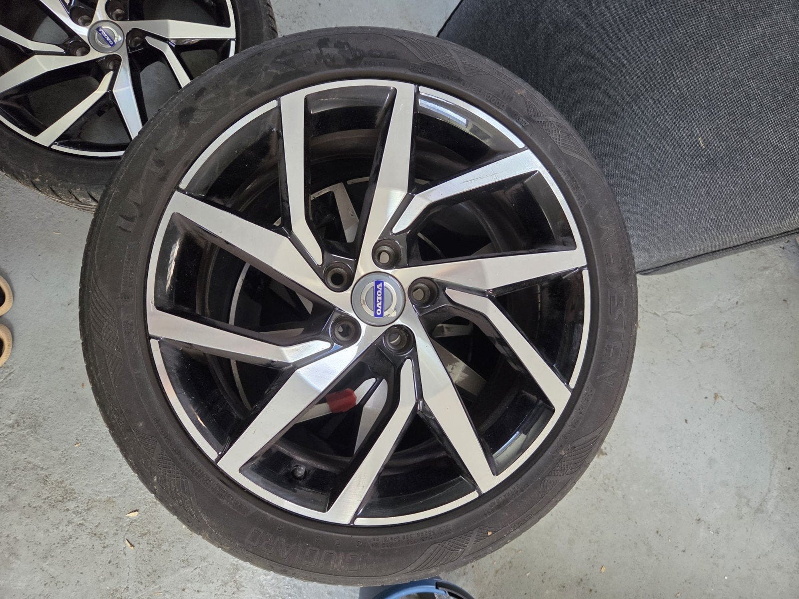 Volvo 18 inch R velgen, Auto-onderdelen, Banden en Velgen, Ophalen, 18 inch, Velg(en), 235 mm