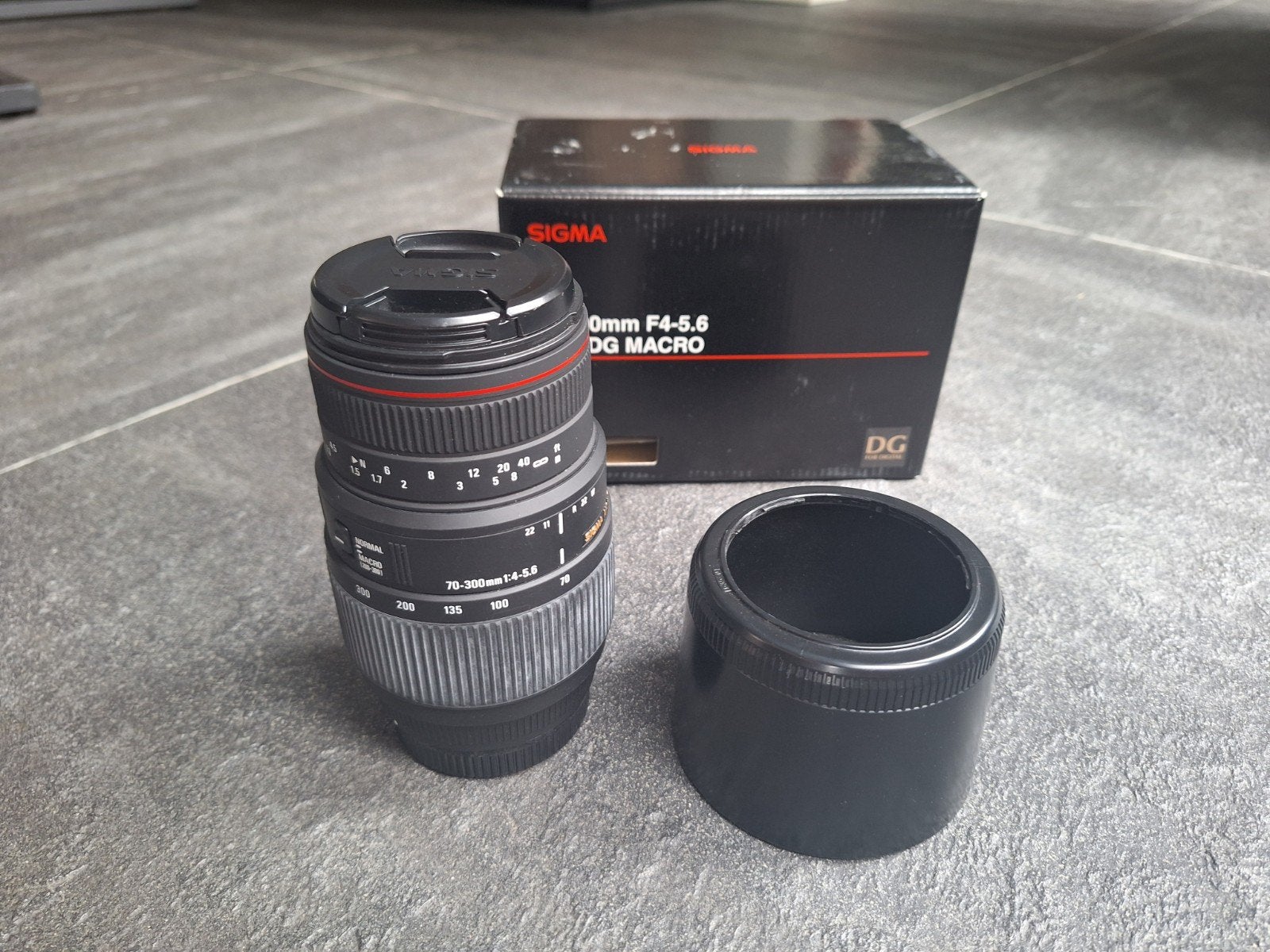 Sigma 70-300mm F4-5.6 DG MACRO lens, Sigma, Zo goed als nieuw, Macrofunctie, Canon EF
