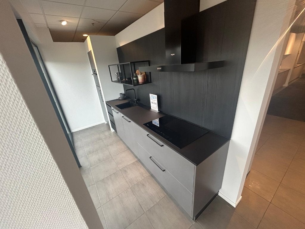 !SHOWROOMUITVERKOOP! XIRA / LOIVO, Huis en Inrichting, Keuken | Complete keukens, Ophalen, Nieuw, Enkelwandige keuken, Kunststof