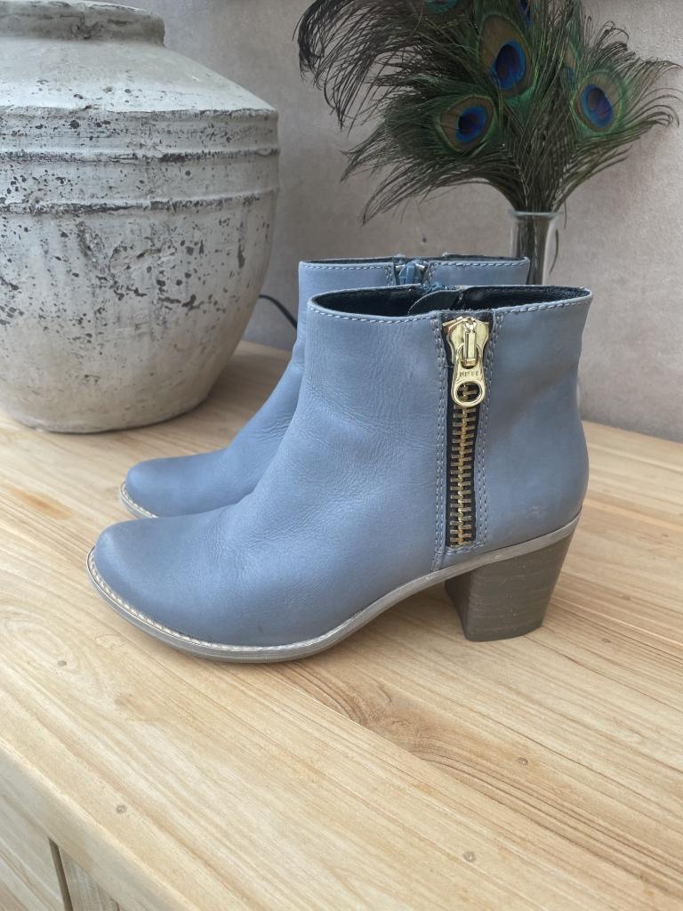 Lichtblauw leren zomerlaarsjes, Kleding | Dames, Schoenen, SPM, Lage of Enkellaarzen, Nieuw, Verzenden