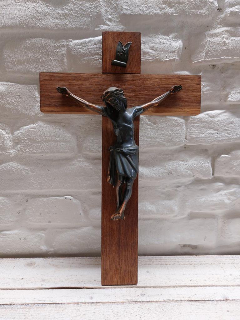 Vintage houten kruis met bronzen corpus van Christus, Antiek en Kunst, Verzenden