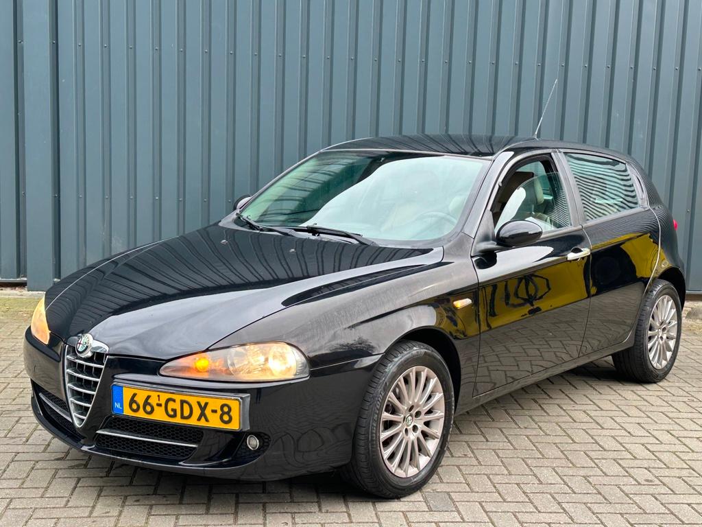 Alfa Romeo 147 2.0 T.Spark Business Pro | AIRCO I LEER I NET, Auto's, Alfa Romeo, Voorwielaandrijving, Gebruikt, Beige, 150 pk