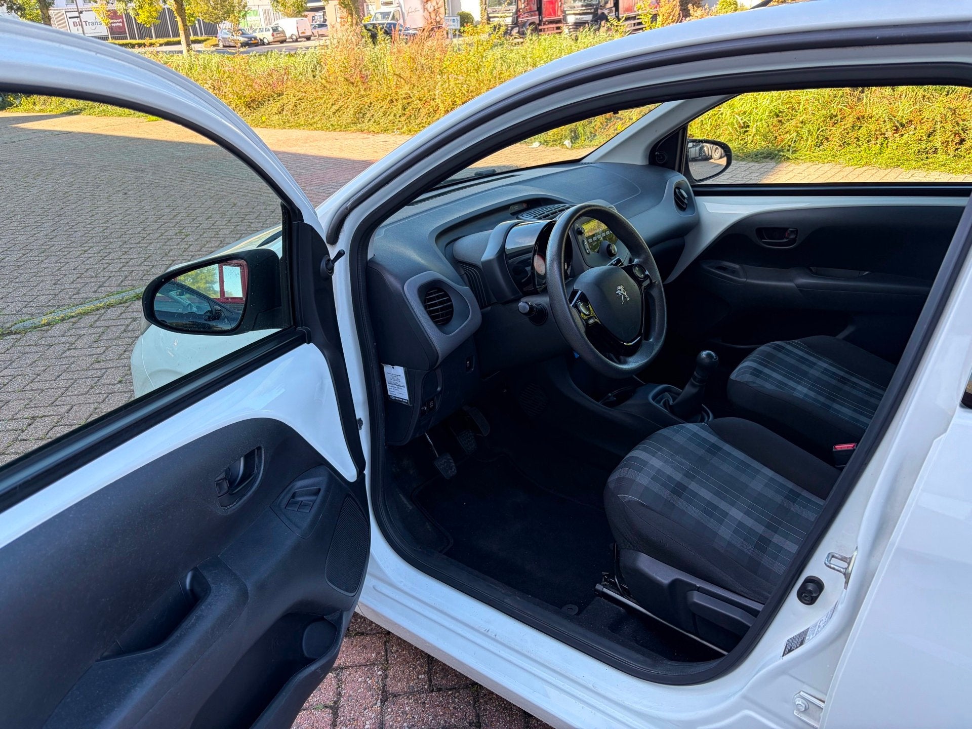 Peugeot 108 1.0 e-VTi Active Black Line, Auto's, Voorwielaandrijving, Stof, Gebruikt, 4 stoelen