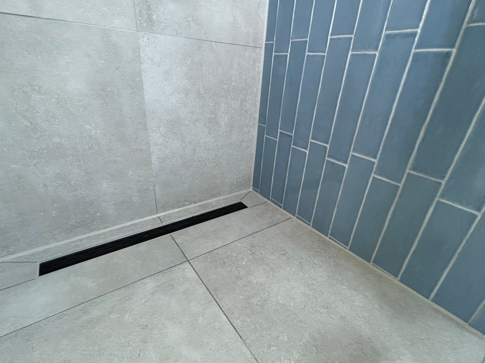 Badkamer beige mat vloertegels en blue glossy wandtegels, Ophalen, 60 cm of meer, 40 tot 60 cm, Keramiek